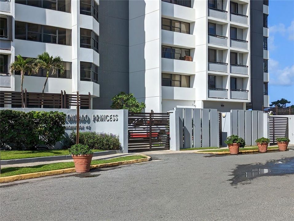 For Rent: $7,500 (3 beds, 2 baths, 1612.7 Square Feet)