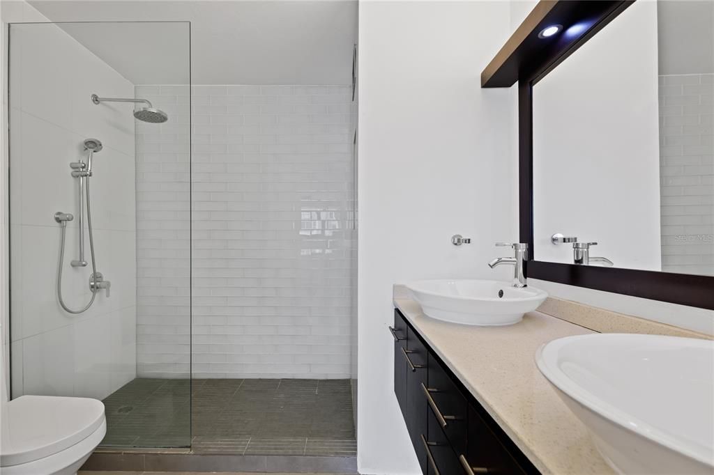 For Rent: $7,500 (3 beds, 2 baths, 1612.7 Square Feet)