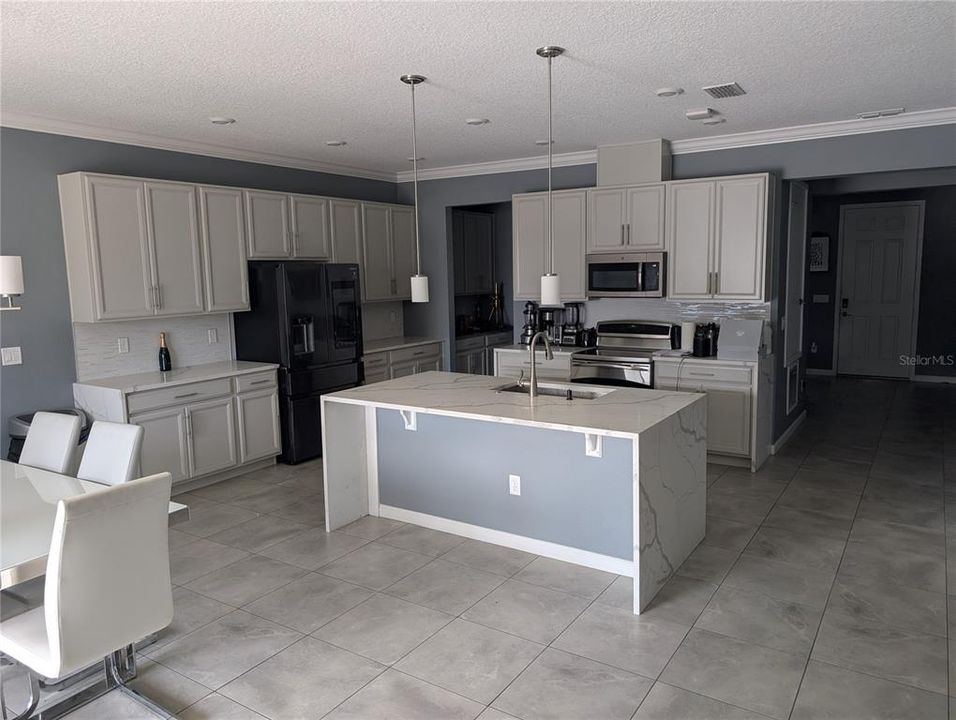 待售: $640,000 (4 贝兹, 2 浴室, 2980 平方英尺)