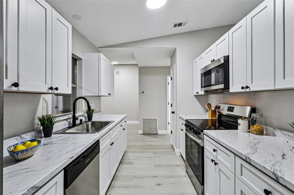For Sale: $349,000 (3 beds, 2 baths, 1627 Square Feet)