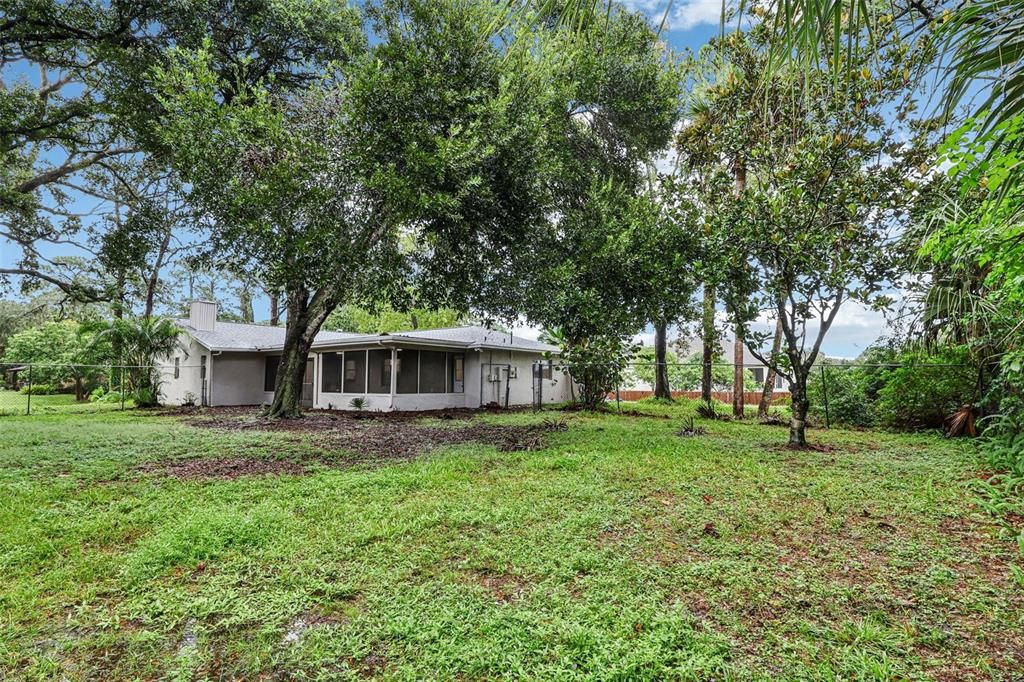 For Sale: $349,000 (3 beds, 2 baths, 1627 Square Feet)