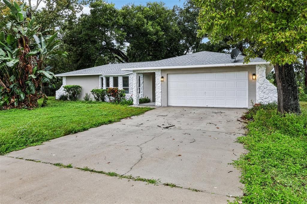 For Sale: $349,000 (3 beds, 2 baths, 1627 Square Feet)