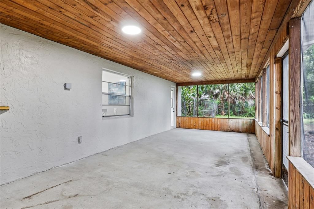 For Sale: $349,000 (3 beds, 2 baths, 1627 Square Feet)