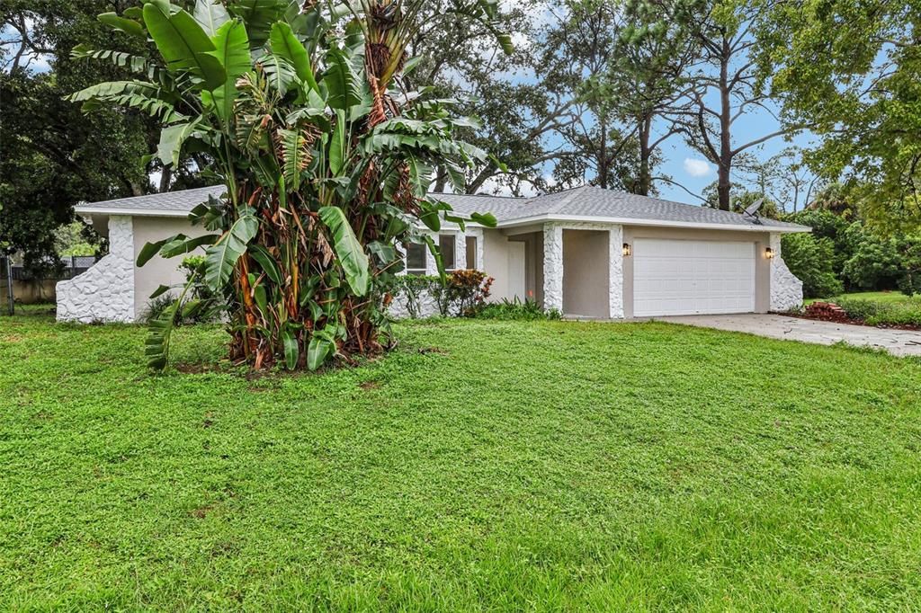 For Sale: $349,000 (3 beds, 2 baths, 1627 Square Feet)