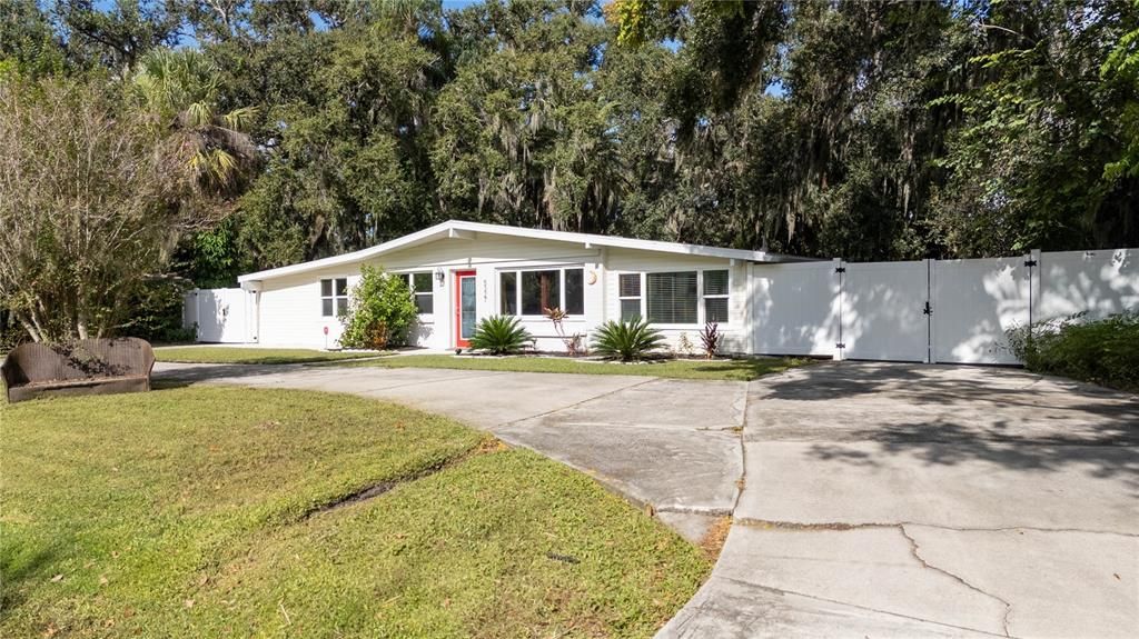 Activo con contrato: $374,900 (3 camas, 2 baños, 1826 Pies cuadrados)