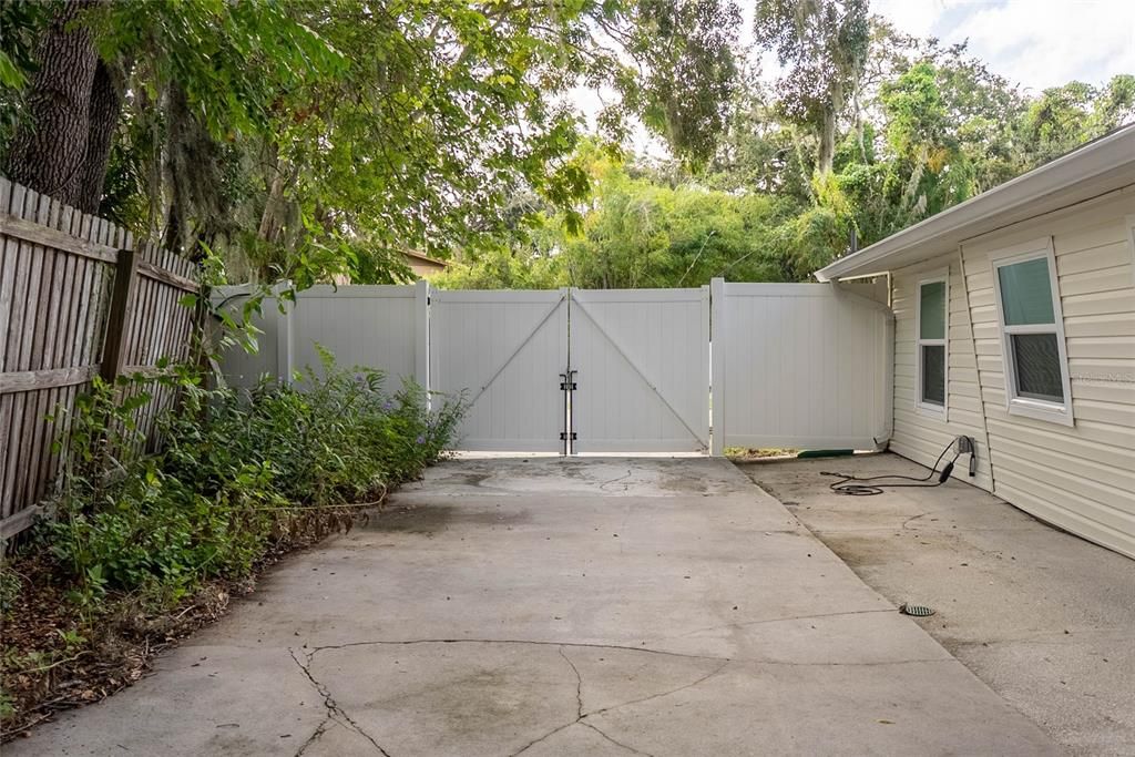 Activo con contrato: $374,900 (3 camas, 2 baños, 1826 Pies cuadrados)