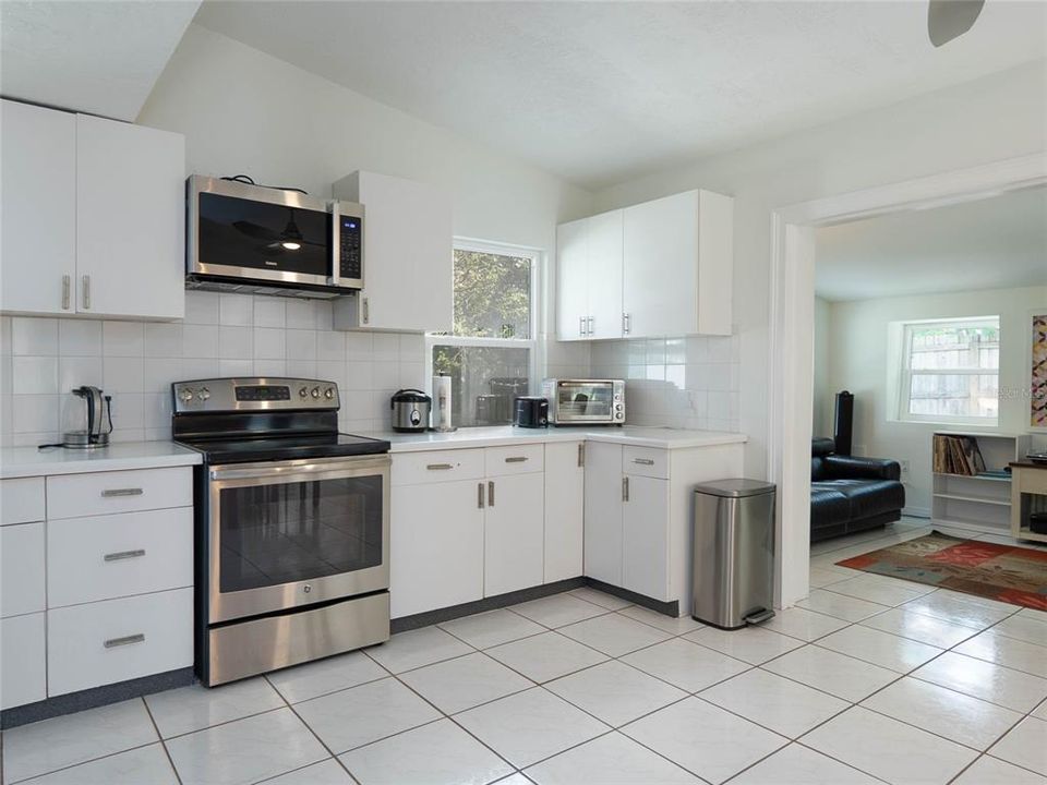 Activo con contrato: $374,900 (3 camas, 2 baños, 1826 Pies cuadrados)