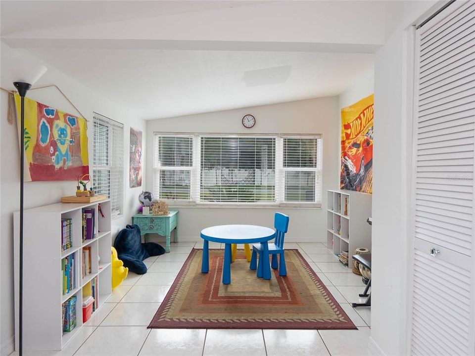 Activo con contrato: $374,900 (3 camas, 2 baños, 1826 Pies cuadrados)