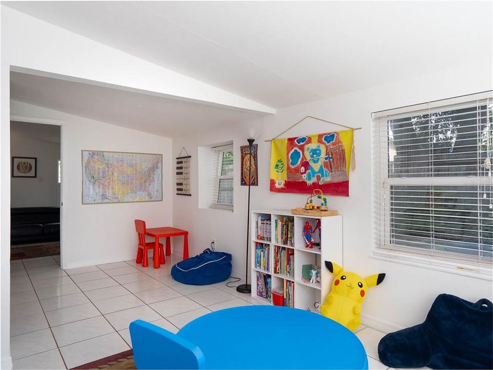 Activo con contrato: $374,900 (3 camas, 2 baños, 1826 Pies cuadrados)