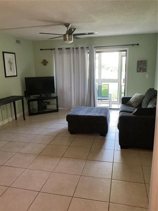 For Sale: $239,000 (1 beds, 1 baths, 623 Square Feet)