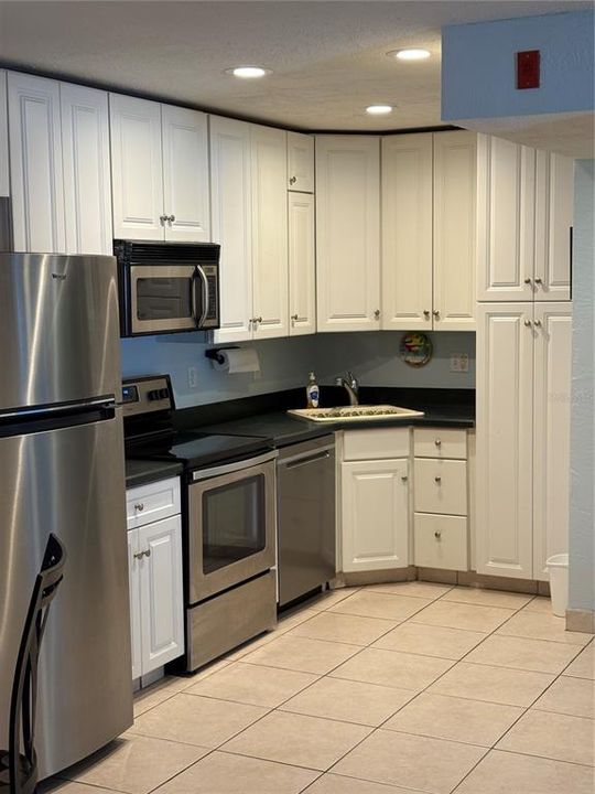 For Sale: $239,000 (1 beds, 1 baths, 623 Square Feet)