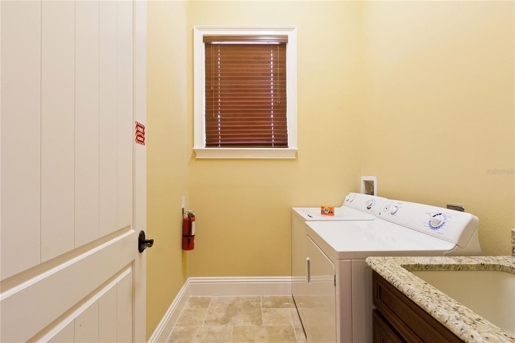 待售: $5,250,000 (8 贝兹, 8 浴室, 7980 平方英尺)