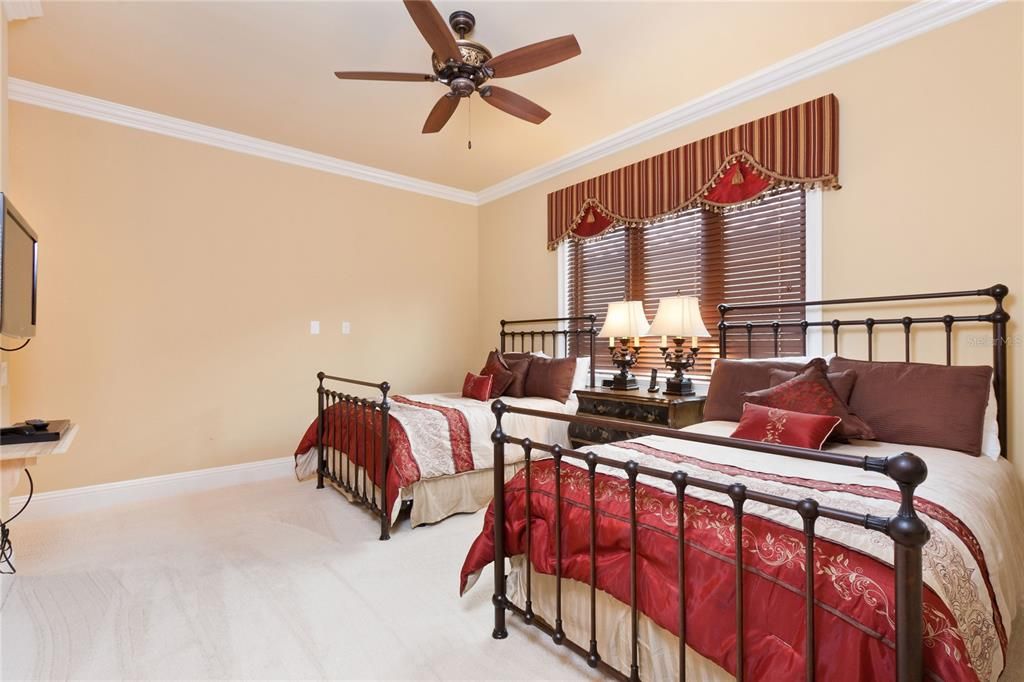 待售: $5,250,000 (8 贝兹, 8 浴室, 7980 平方英尺)