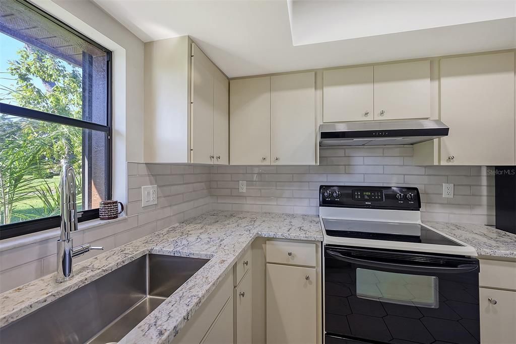 For Sale: $289,000 (2 beds, 2 baths, 1152 Square Feet)