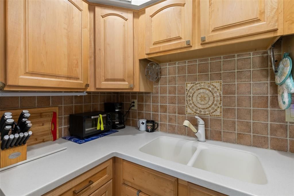 For Sale: $235,000 (1 beds, 1 baths, 480 Square Feet)