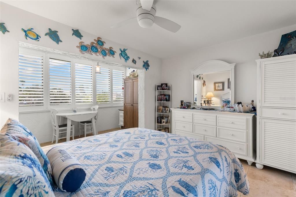 For Sale: $235,000 (1 beds, 1 baths, 480 Square Feet)