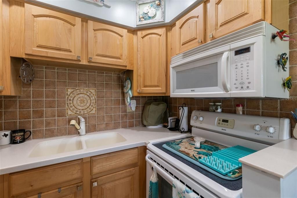 For Sale: $235,000 (1 beds, 1 baths, 480 Square Feet)