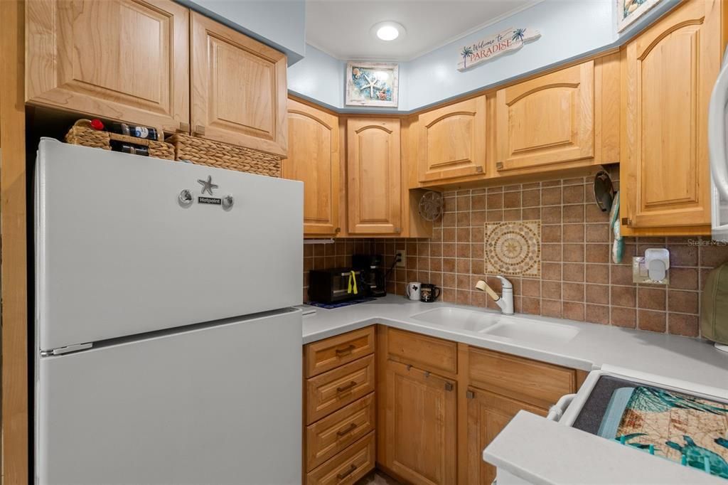 For Sale: $235,000 (1 beds, 1 baths, 480 Square Feet)
