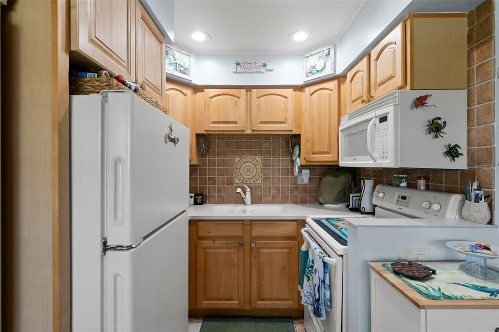 For Sale: $235,000 (1 beds, 1 baths, 480 Square Feet)