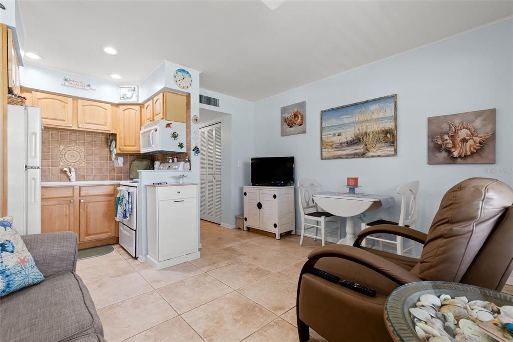 For Sale: $235,000 (1 beds, 1 baths, 480 Square Feet)