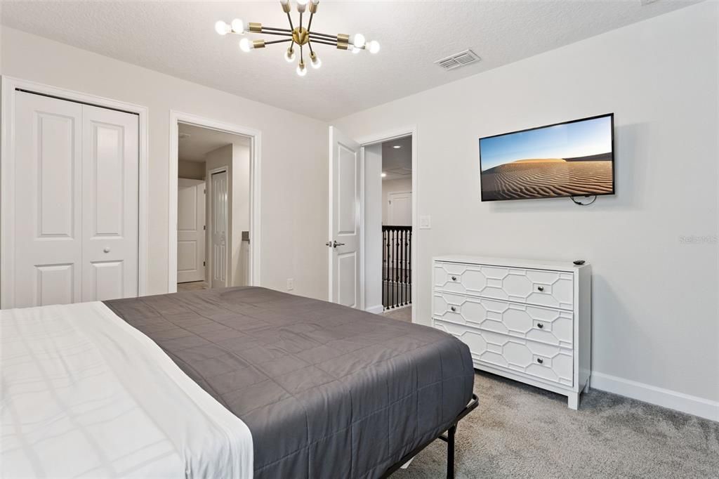 合同活跃: $790,000 (9 贝兹, 5 浴室, 4289 平方英尺)