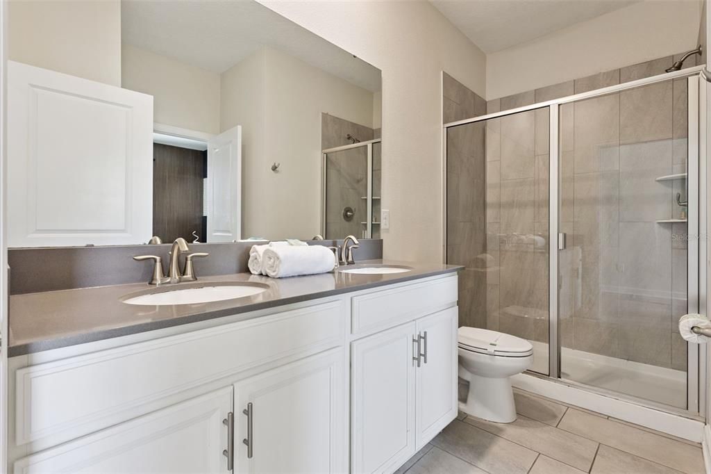 合同活跃: $790,000 (9 贝兹, 5 浴室, 4289 平方英尺)