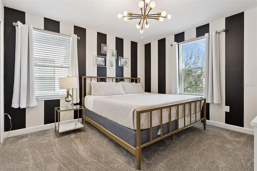 合同活跃: $790,000 (9 贝兹, 5 浴室, 4289 平方英尺)