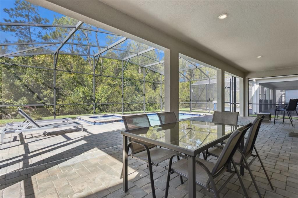 合同活跃: $790,000 (9 贝兹, 5 浴室, 4289 平方英尺)