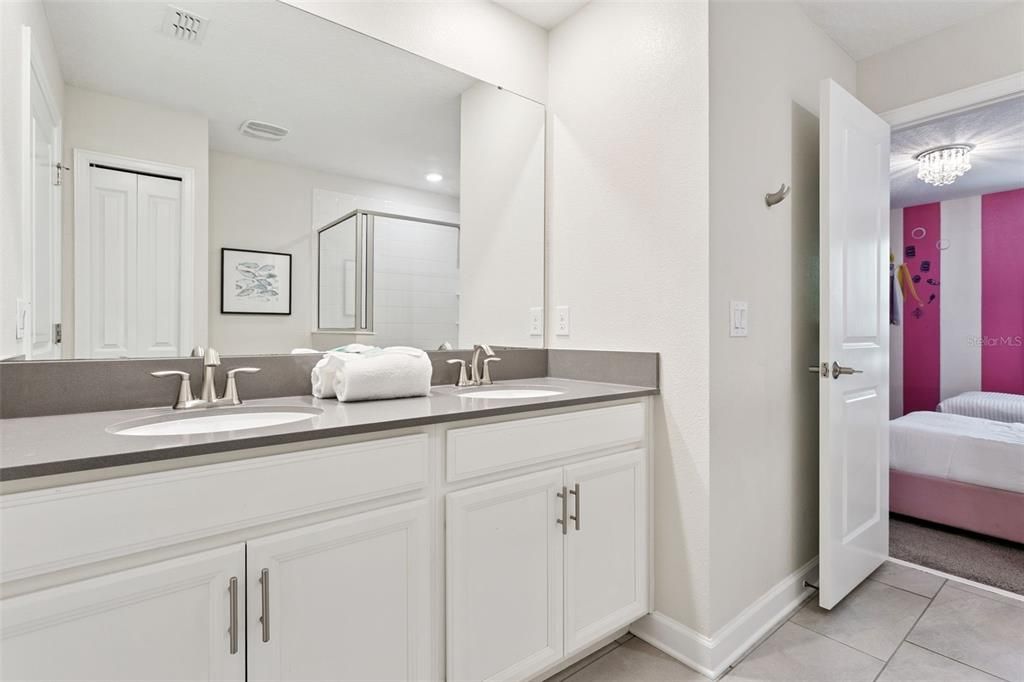 合同活跃: $790,000 (9 贝兹, 5 浴室, 4289 平方英尺)