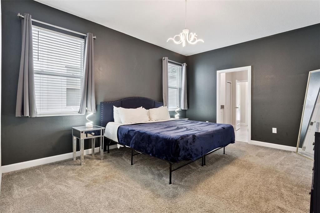 合同活跃: $790,000 (9 贝兹, 5 浴室, 4289 平方英尺)