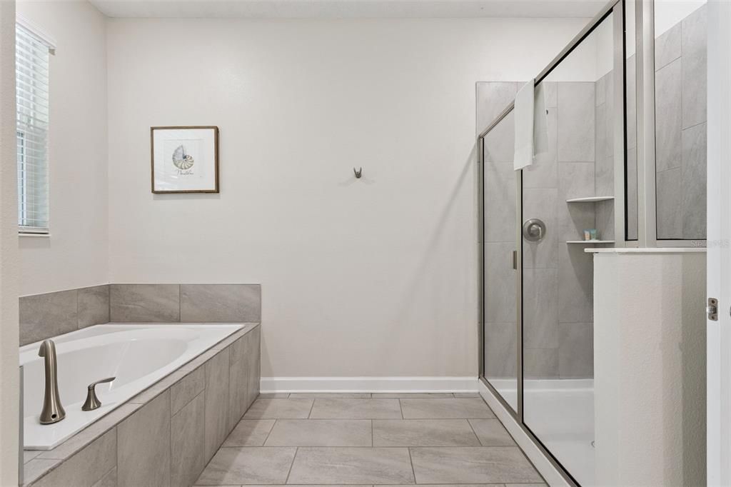 合同活跃: $790,000 (9 贝兹, 5 浴室, 4289 平方英尺)