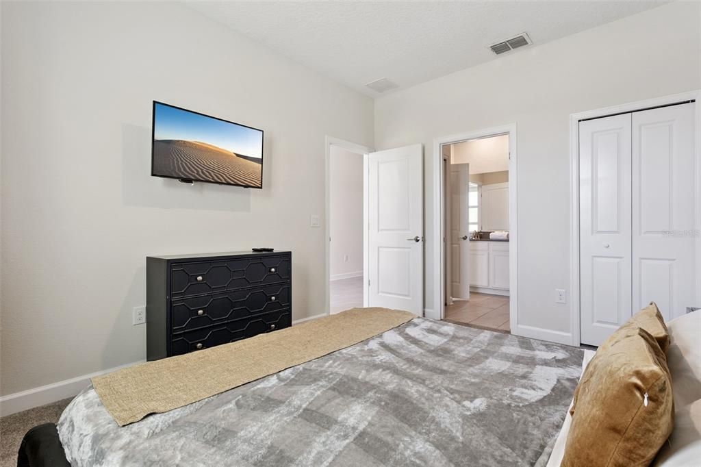 合同活跃: $790,000 (9 贝兹, 5 浴室, 4289 平方英尺)