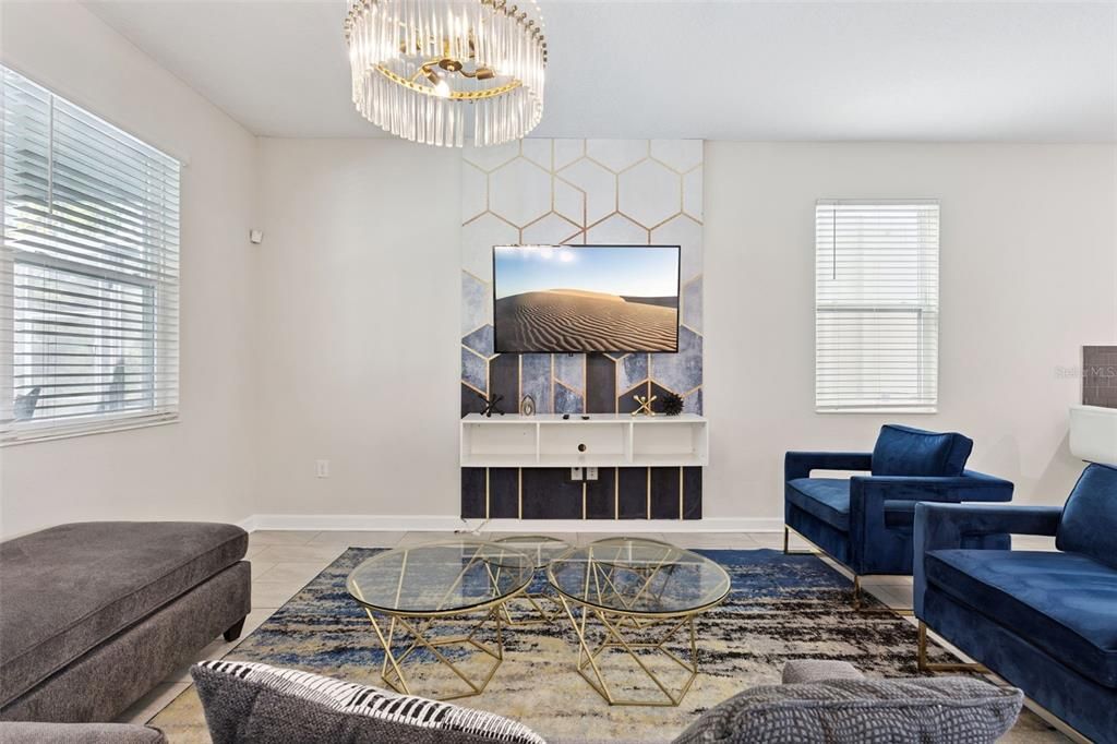 合同活跃: $790,000 (9 贝兹, 5 浴室, 4289 平方英尺)