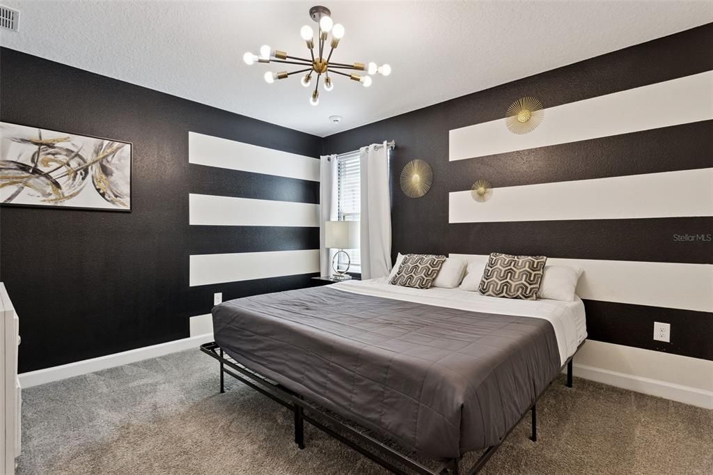 合同活跃: $790,000 (9 贝兹, 5 浴室, 4289 平方英尺)