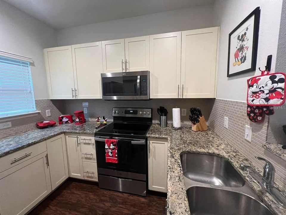 Active With Contract: $2,275 (4 beds, 3 baths, 1694 Square Feet)