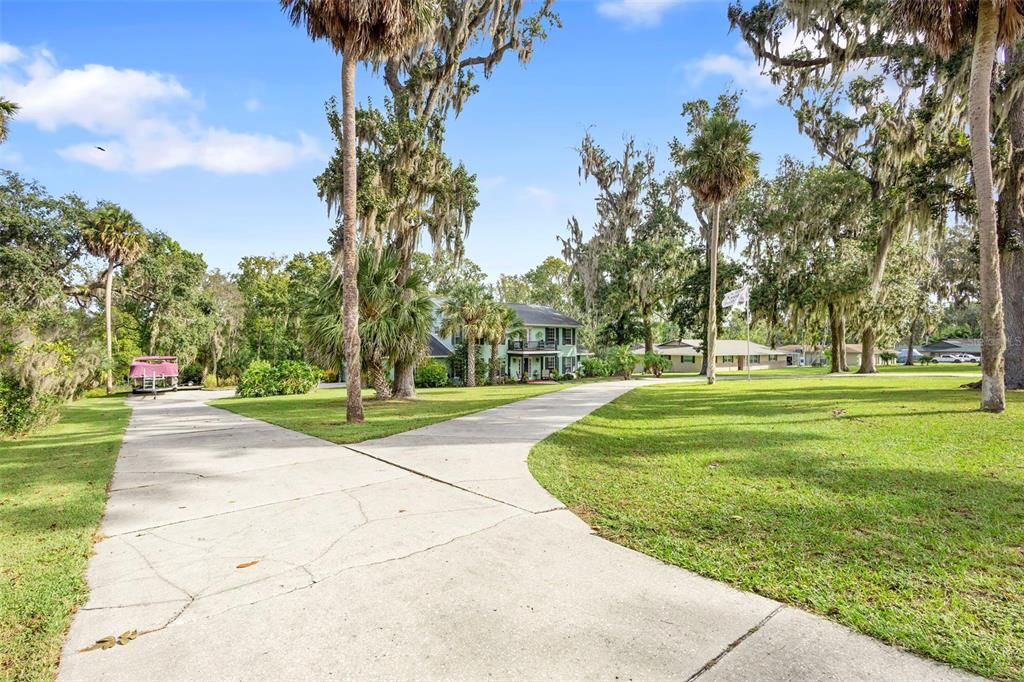 Active With Contract: $549,900 (4 beds, 2 baths, 2892 Square Feet)