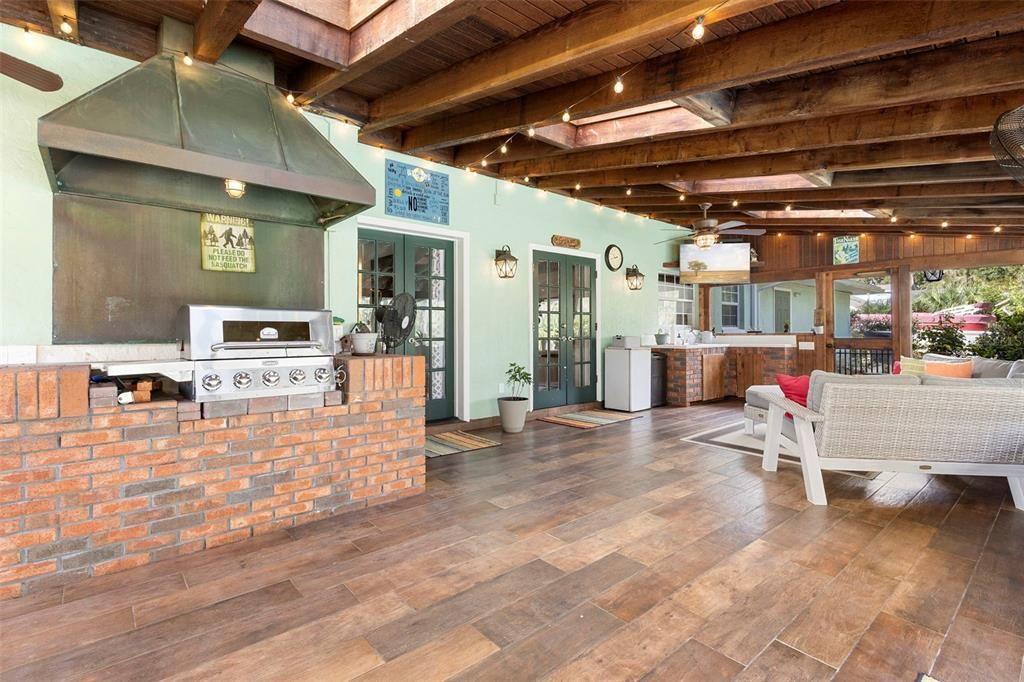 Active With Contract: $549,900 (4 beds, 2 baths, 2892 Square Feet)