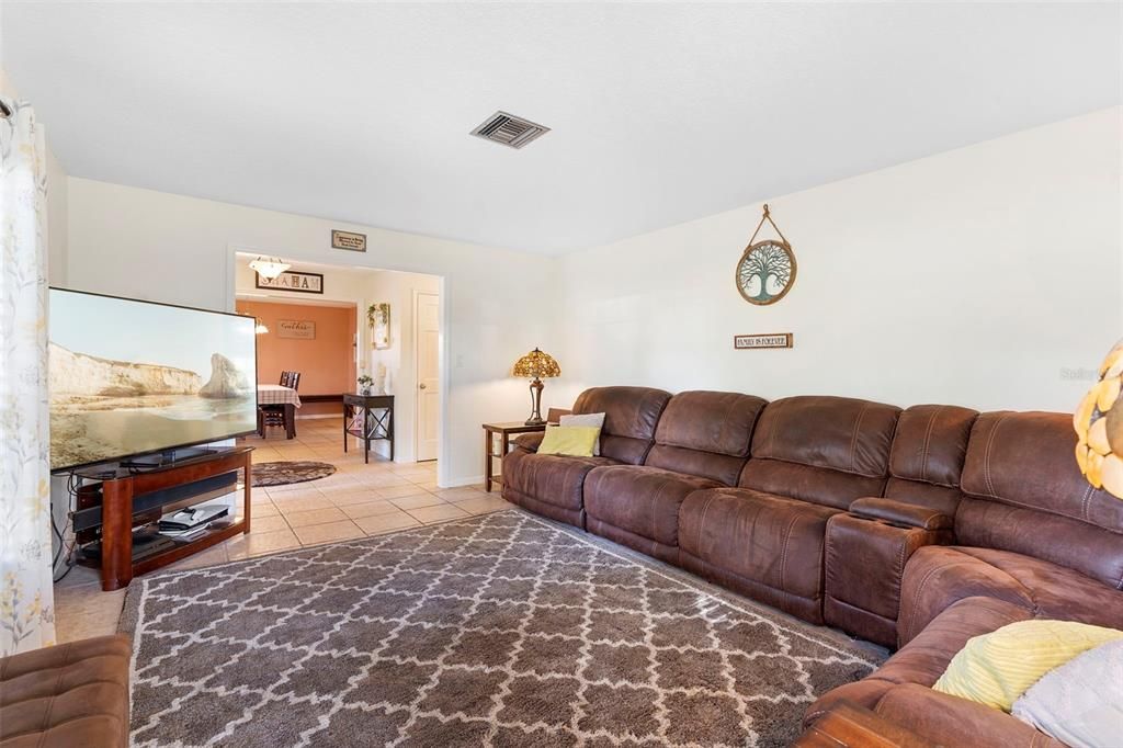 Active With Contract: $549,900 (4 beds, 2 baths, 2892 Square Feet)