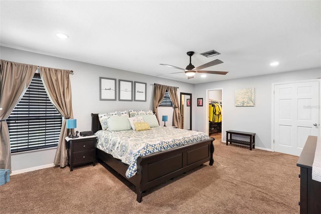 Active With Contract: $549,900 (4 beds, 2 baths, 2892 Square Feet)