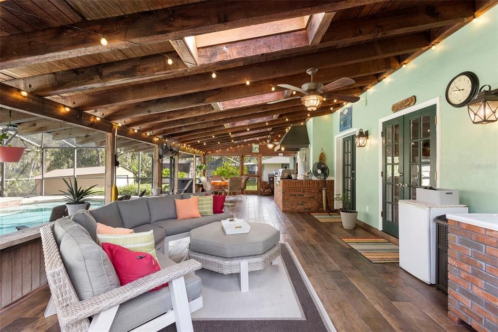 Active With Contract: $549,900 (4 beds, 2 baths, 2892 Square Feet)