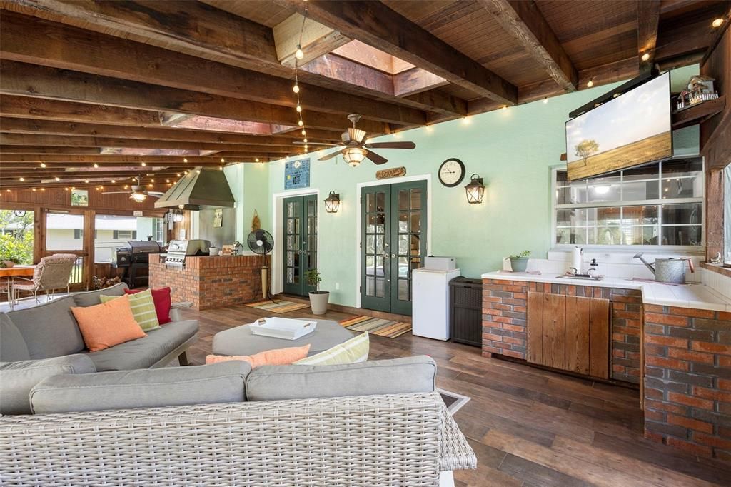 Active With Contract: $549,900 (4 beds, 2 baths, 2892 Square Feet)