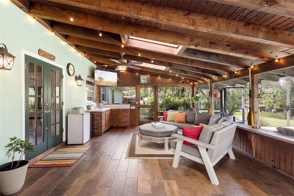 Active With Contract: $549,900 (4 beds, 2 baths, 2892 Square Feet)