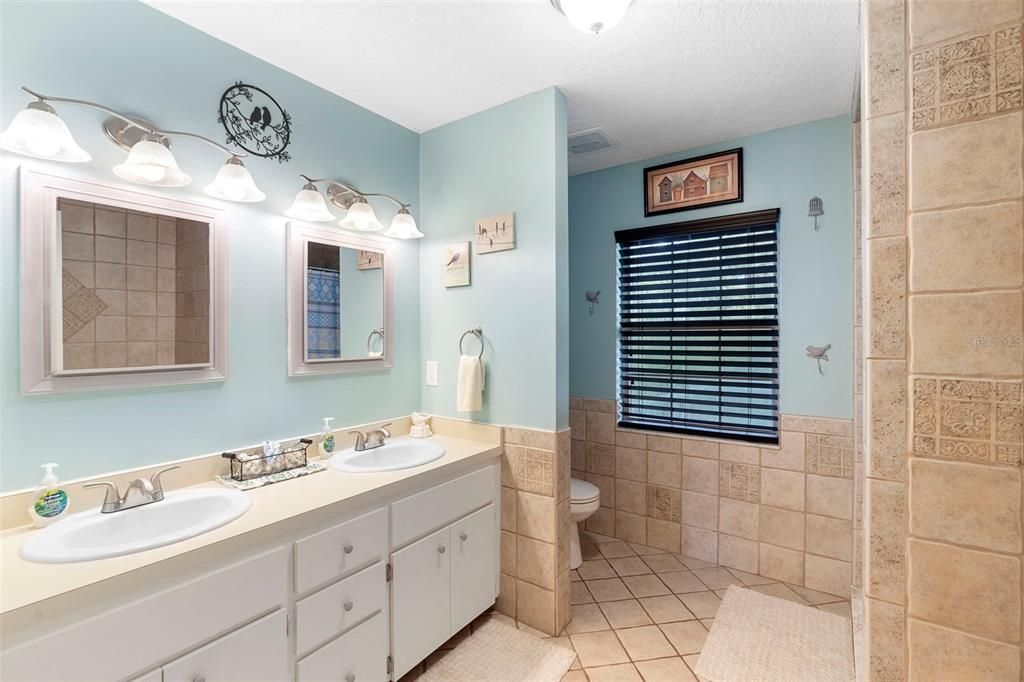 Active With Contract: $549,900 (4 beds, 2 baths, 2892 Square Feet)