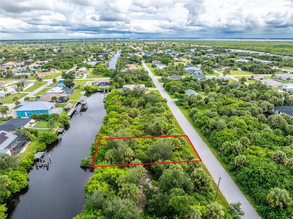 En Venta: $85,000 (0.23 acres)