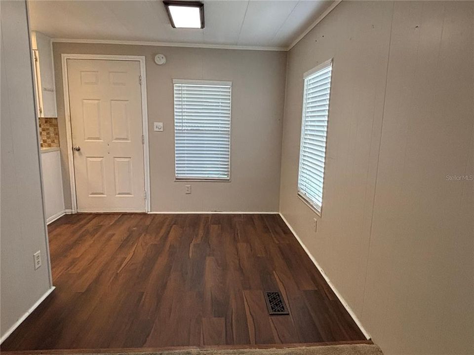 На продажу: $99,000 (2 спален, 2 ванн, 828 Квадратных фут)