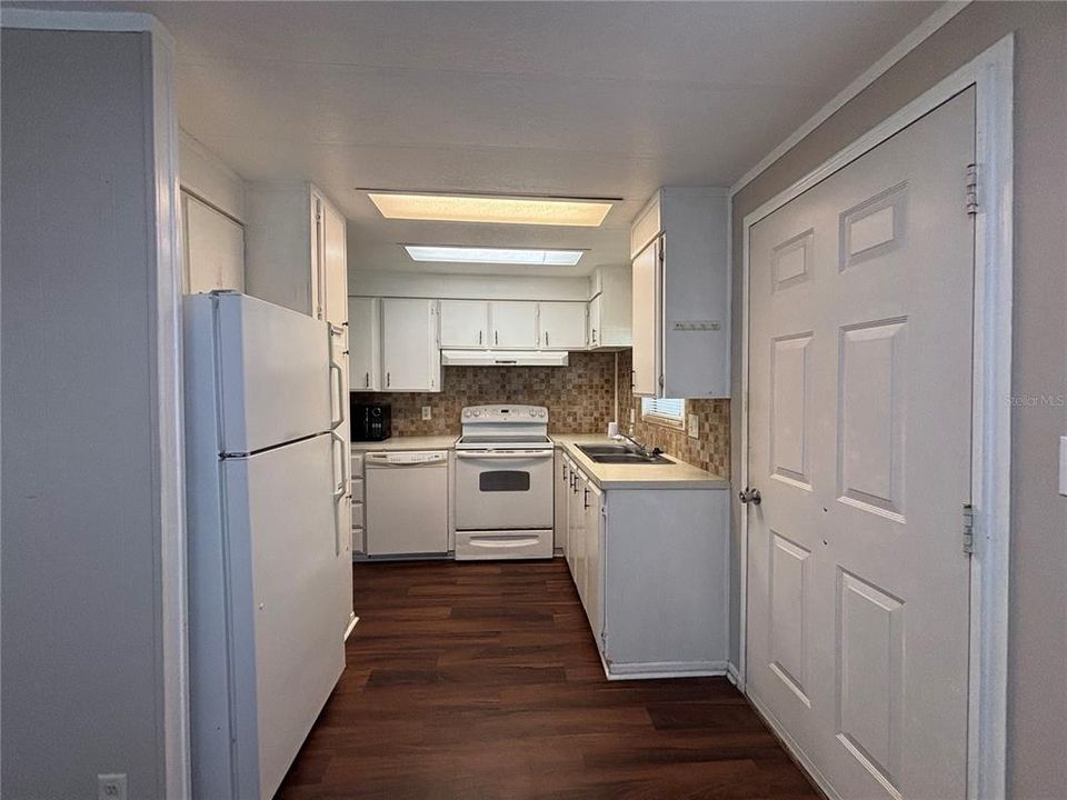 На продажу: $99,000 (2 спален, 2 ванн, 828 Квадратных фут)