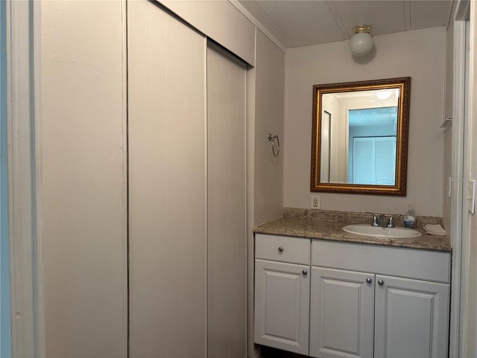 На продажу: $99,000 (2 спален, 2 ванн, 828 Квадратных фут)