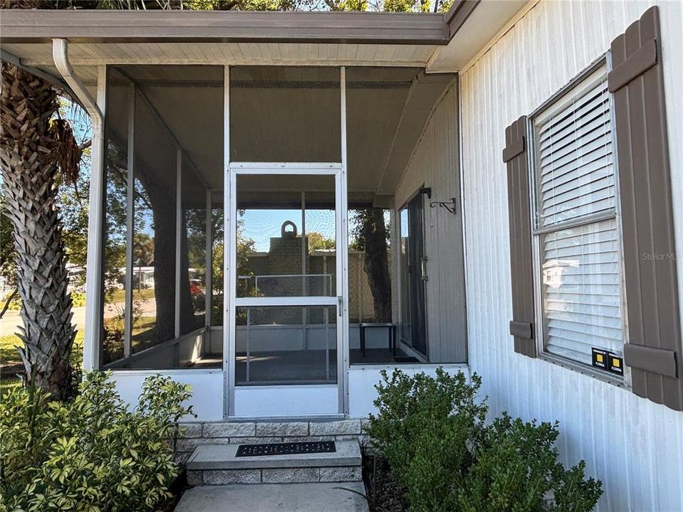 На продажу: $99,000 (2 спален, 2 ванн, 828 Квадратных фут)