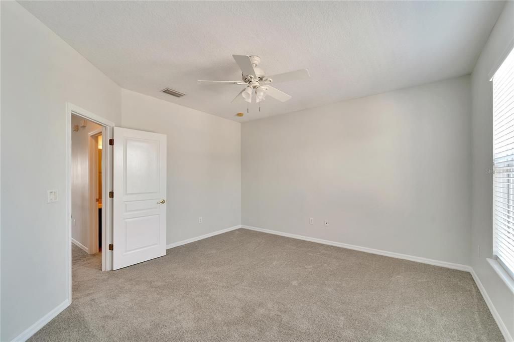 出租: $4,100 (4 贝兹, 3 浴室, 3772 平方英尺)