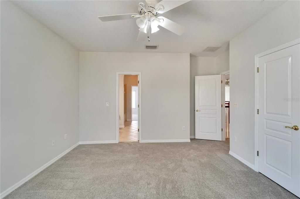 出租: $4,100 (4 贝兹, 3 浴室, 3772 平方英尺)